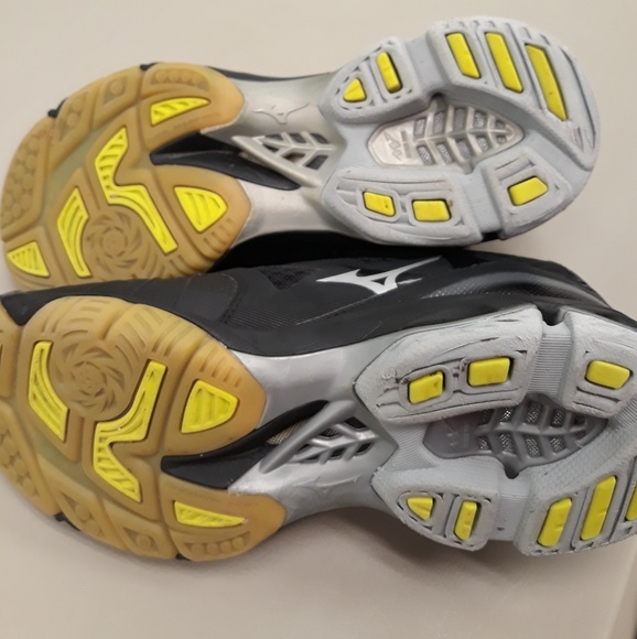 Mizuno volleyball shoes Sz 8.5 - Picture 4 of 5
